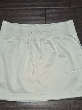 Nike Women’s Large Cream Mini Skirt with Drawstring Waist